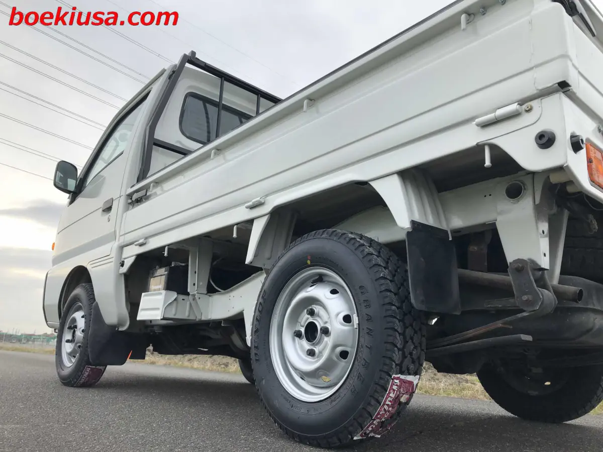 1996 Suzuki Carry 4x4, a white Kei Truck, for sale at Boeki USA in Paterson, NJ (photo 5 of 20)
