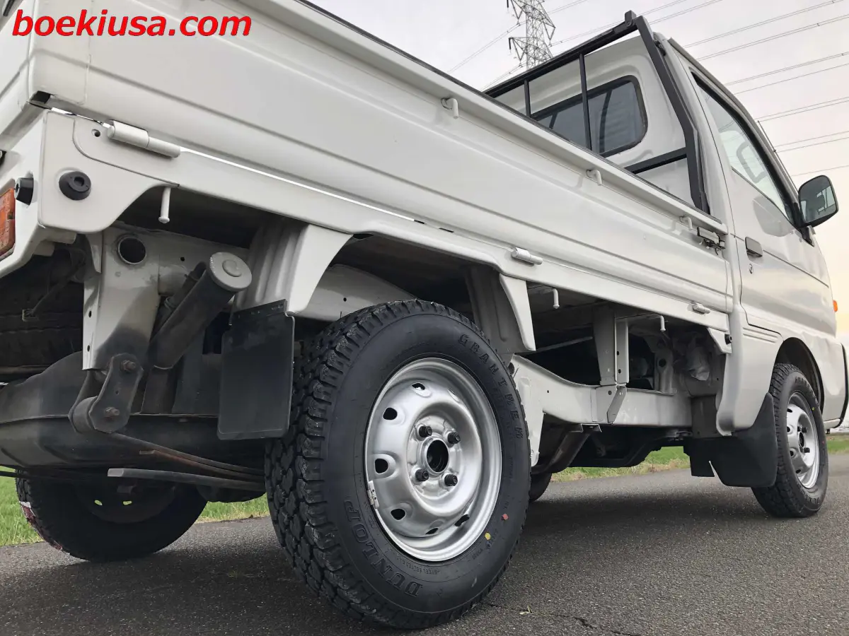 1996 Suzuki Carry 4x4, a white Kei Truck, for sale at Boeki USA in Paterson, NJ (photo 6 of 20)