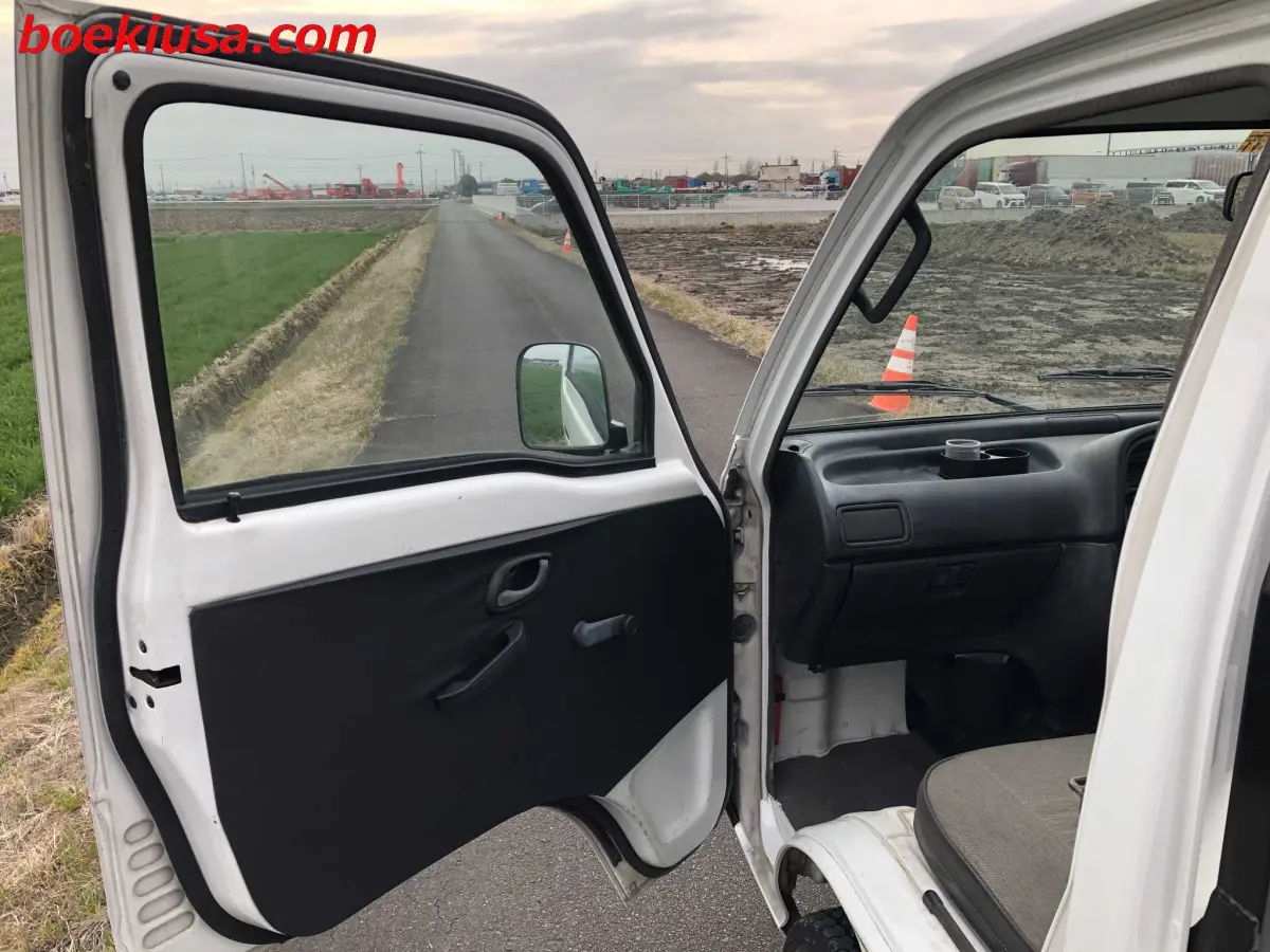 1996 Suzuki Carry 4x4, a white Kei Truck, for sale at Boeki USA in Paterson, NJ (photo 8 of 20)