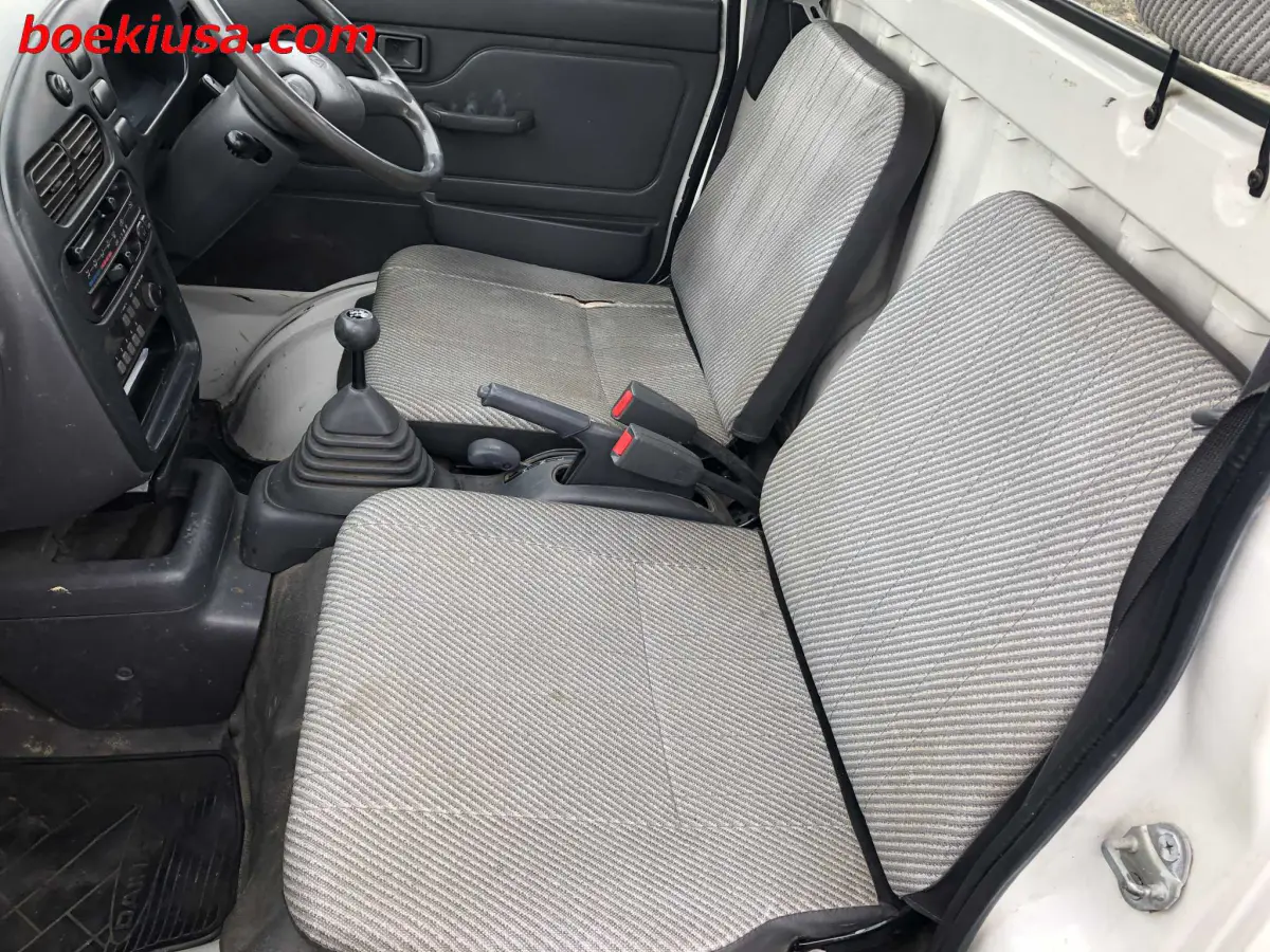 1997 Daihatsu Hijet 4x4, a white Kei Truck, for sale at Boeki USA in Paterson, NJ (photo 10 of 20)