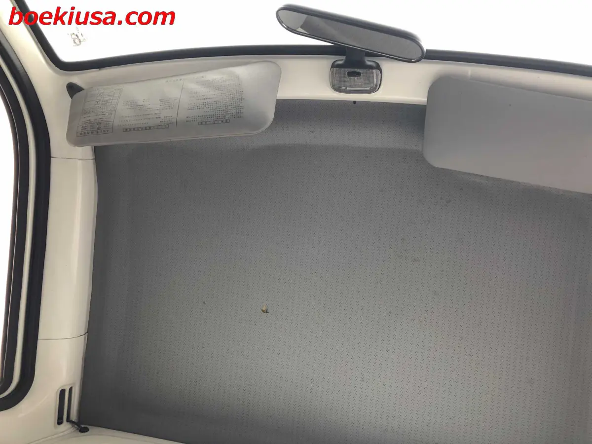 1997 Daihatsu Hijet 4x4, a white Kei Truck, for sale at Boeki USA in Paterson, NJ (photo 11 of 20)