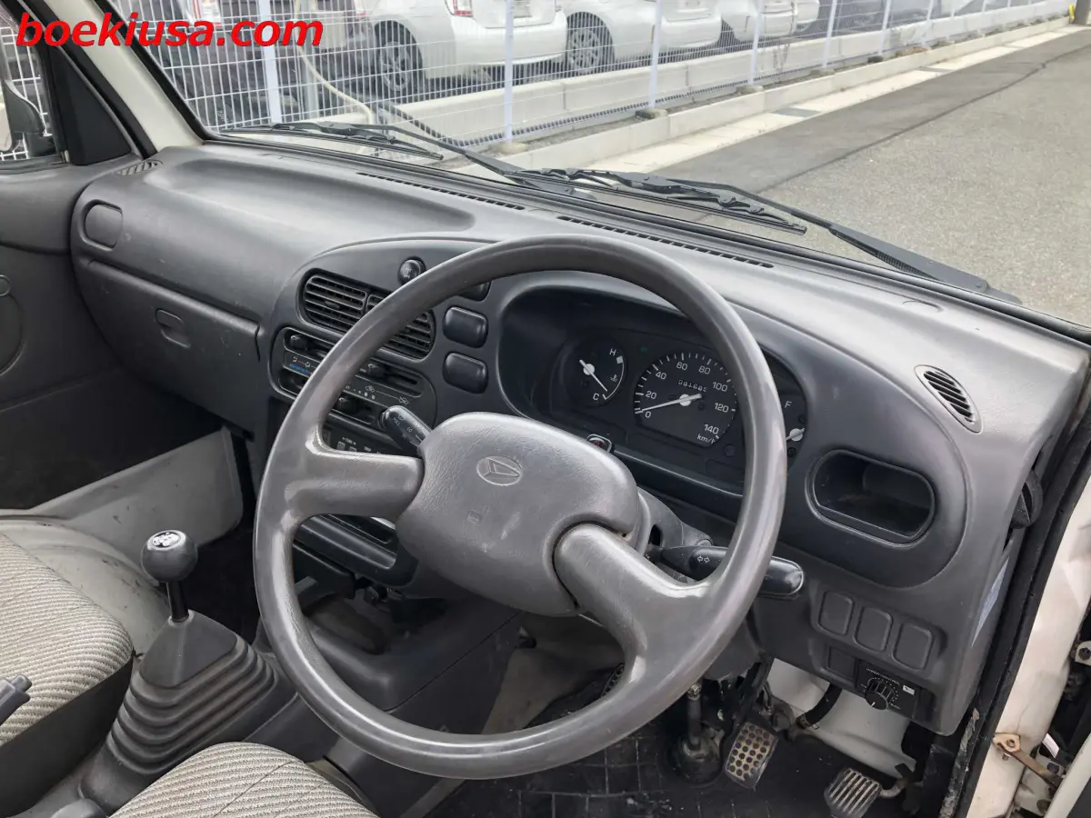 1997 Daihatsu Hijet 4x4, a white Kei Truck, for sale at Boeki USA in Paterson, NJ (photo 13 of 20)