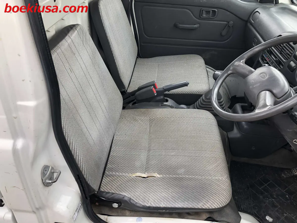1997 Daihatsu Hijet 4x4, a white Kei Truck, for sale at Boeki USA in Paterson, NJ (photo 14 of 20)