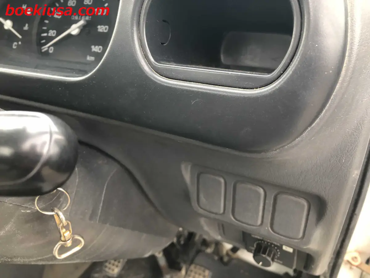 1997 Daihatsu Hijet 4x4, a white Kei Truck, for sale at Boeki USA in Paterson, NJ (photo 16 of 20)
