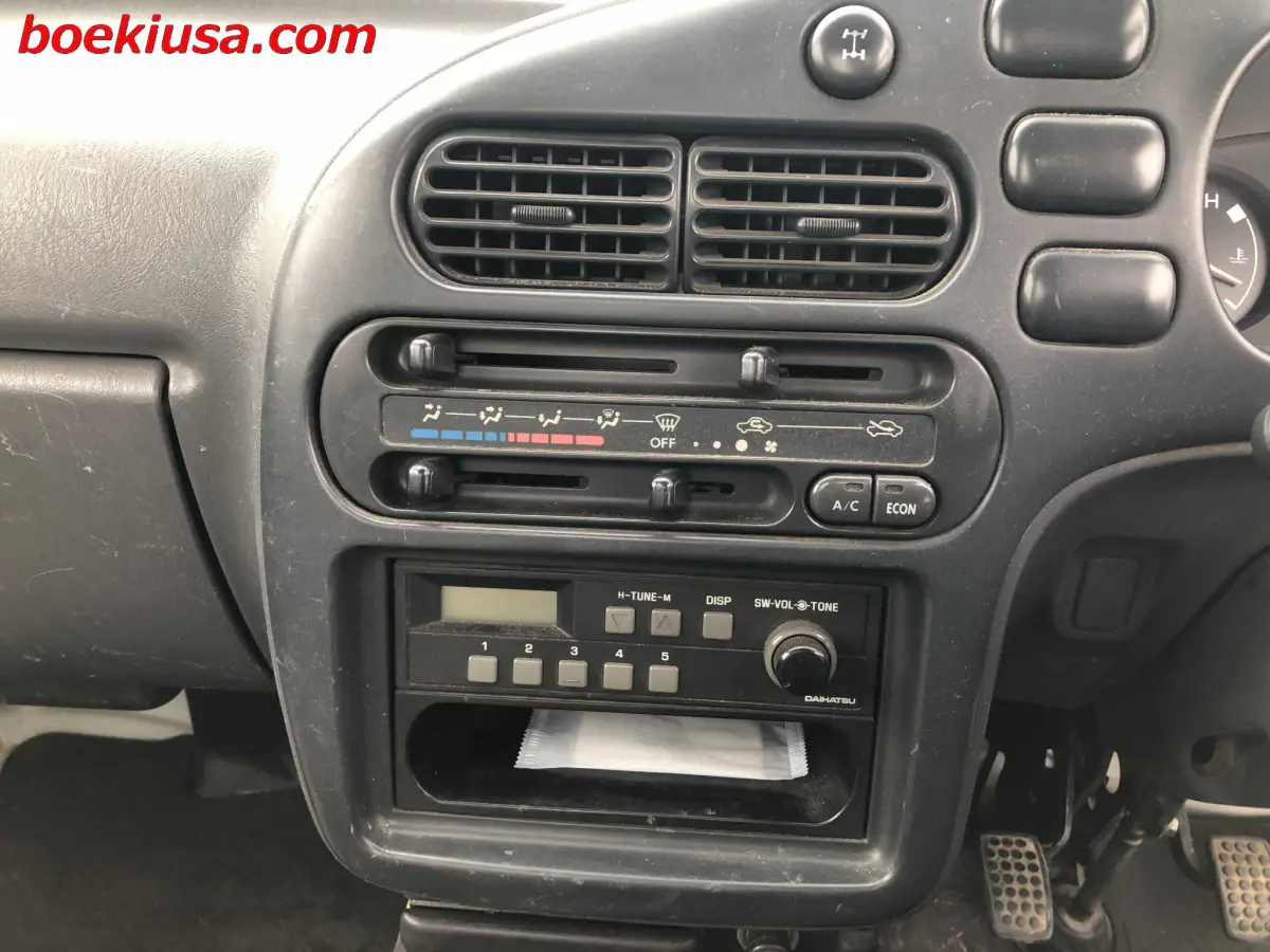 1997 Daihatsu Hijet 4x4, a white Kei Truck, for sale at Boeki USA in Paterson, NJ (photo 17 of 20)