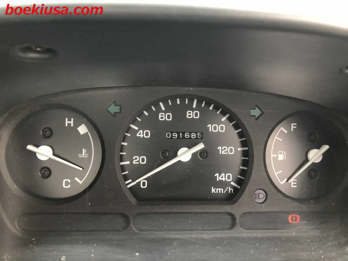 1997 Daihatsu Hijet 4x4, a white Kei Truck, for sale at Boeki USA in Paterson, NJ (photo 18 of 20)