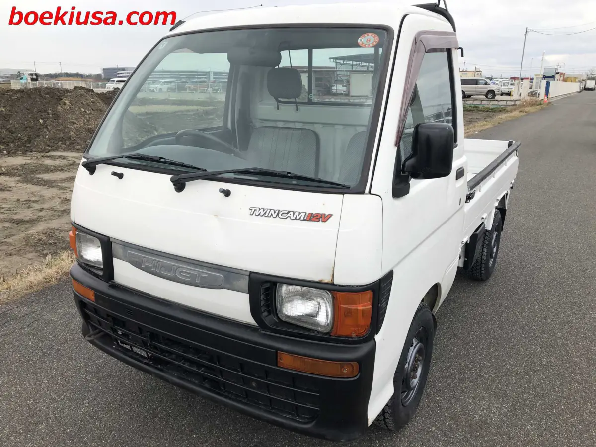 1997 Daihatsu Hijet 4x4, a white Kei Truck, for sale at Boeki USA in Paterson, NJ (photo 2 of 20)