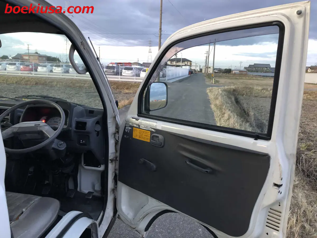 1997 Mitsubishi Minicab Dump 4x4, a white Kei Truck, for sale at Boeki USA in Paterson, NJ (photo 12 of 20)