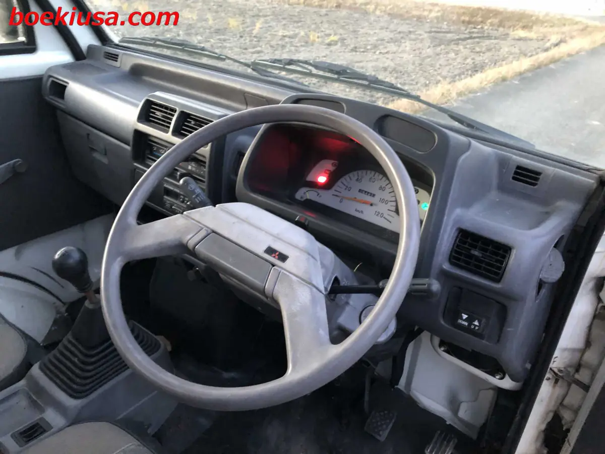 1997 Mitsubishi Minicab Dump 4x4, a white Kei Truck, for sale at Boeki USA in Paterson, NJ (photo 13 of 20)