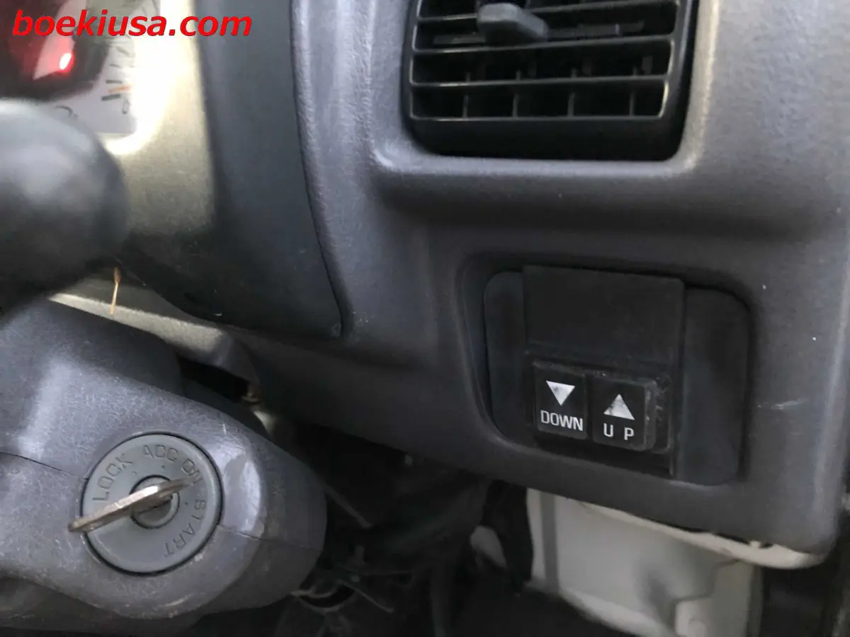 1997 Mitsubishi Minicab Dump 4x4, a white Kei Truck, for sale at Boeki USA in Paterson, NJ (photo 16 of 20)