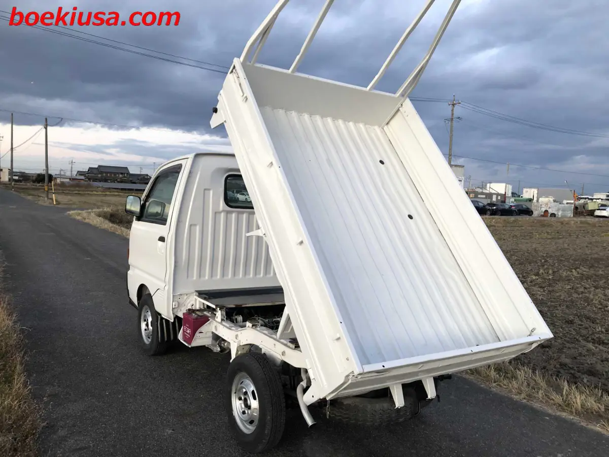 1997 Mitsubishi Minicab Dump 4x4, a white Kei Truck, for sale at Boeki USA in Paterson, NJ (photo 3 of 20)
