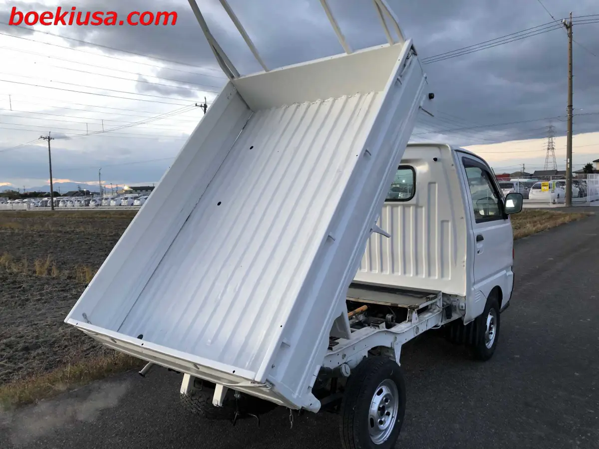 1997 Mitsubishi Minicab Dump 4x4, a white Kei Truck, for sale at Boeki USA in Paterson, NJ (photo 4 of 20)