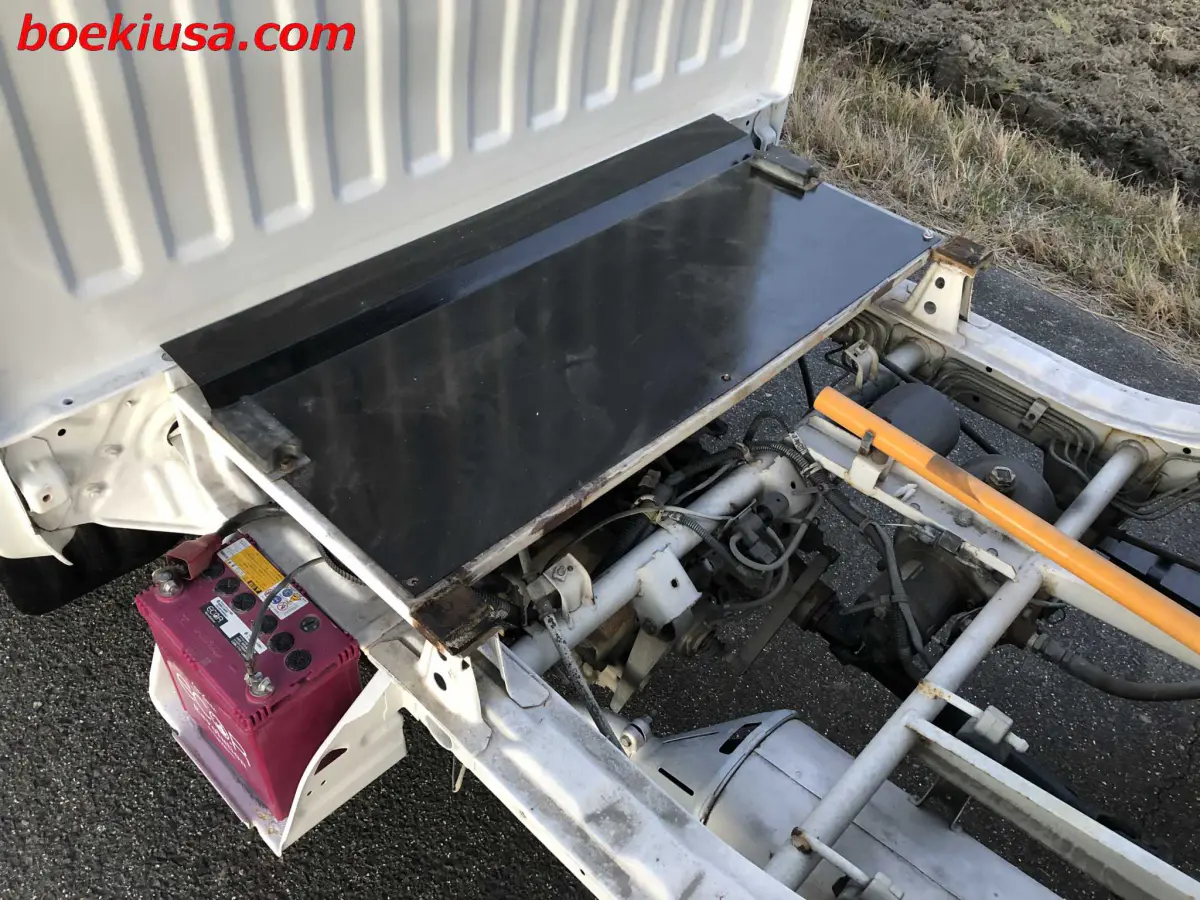 1997 Mitsubishi Minicab Dump 4x4, a white Kei Truck, for sale at Boeki USA in Paterson, NJ (photo 6 of 20)