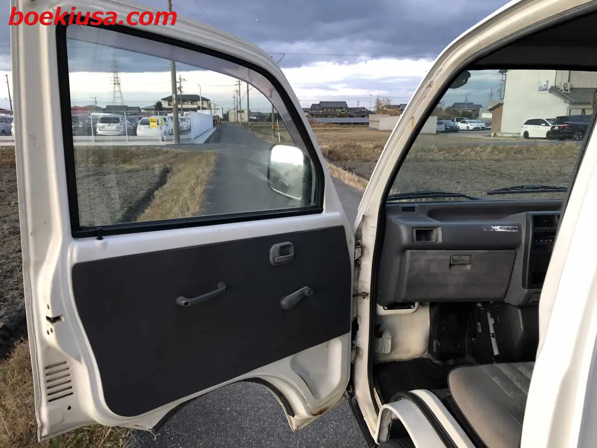 1997 Mitsubishi Minicab Dump 4x4, a white Kei Truck, for sale at Boeki USA in Paterson, NJ (photo 8 of 20)