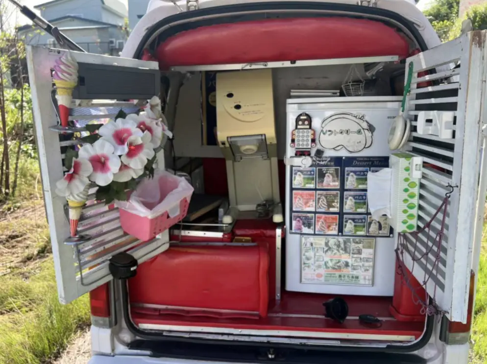 1997 Subaru Sambar Camper, a Kei Truck, for sale at Street Legal Mini Trucks in Philadelphia, PA (photo 4 of 19)