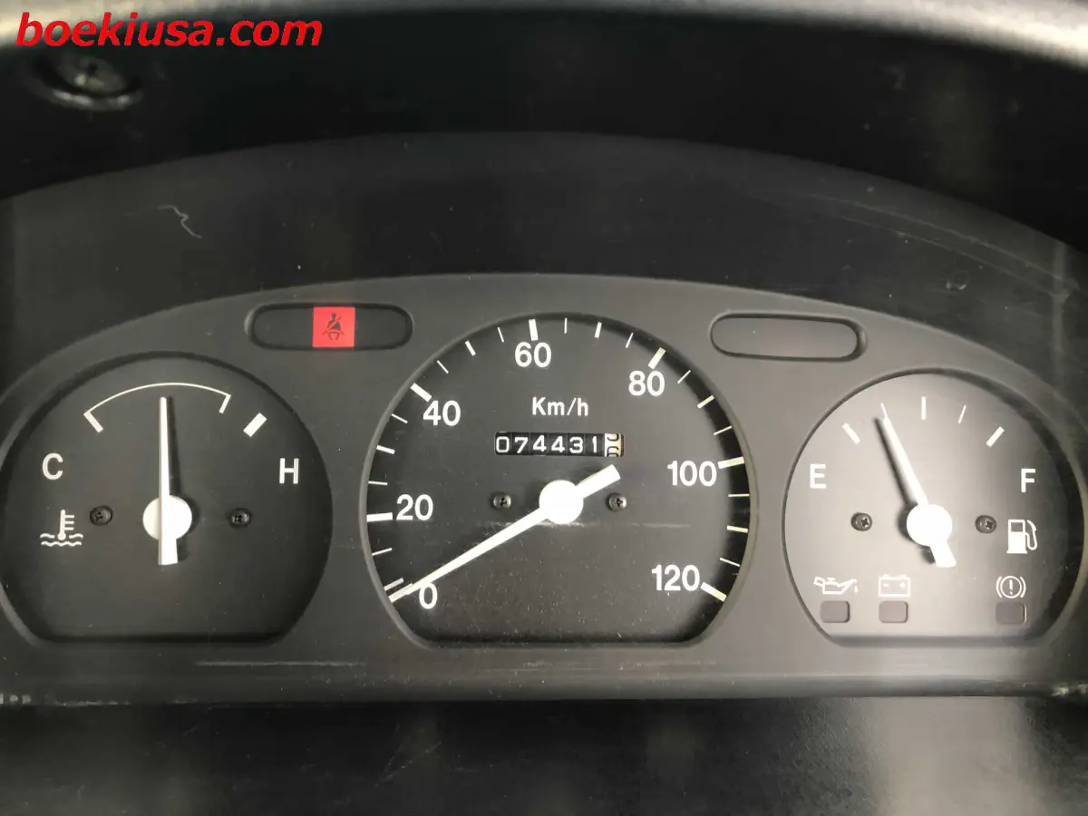 1997 Suzuki Carry 4x4, a white Kei Truck, for sale at Boeki USA in Paterson, NJ (photo 18 of 20)