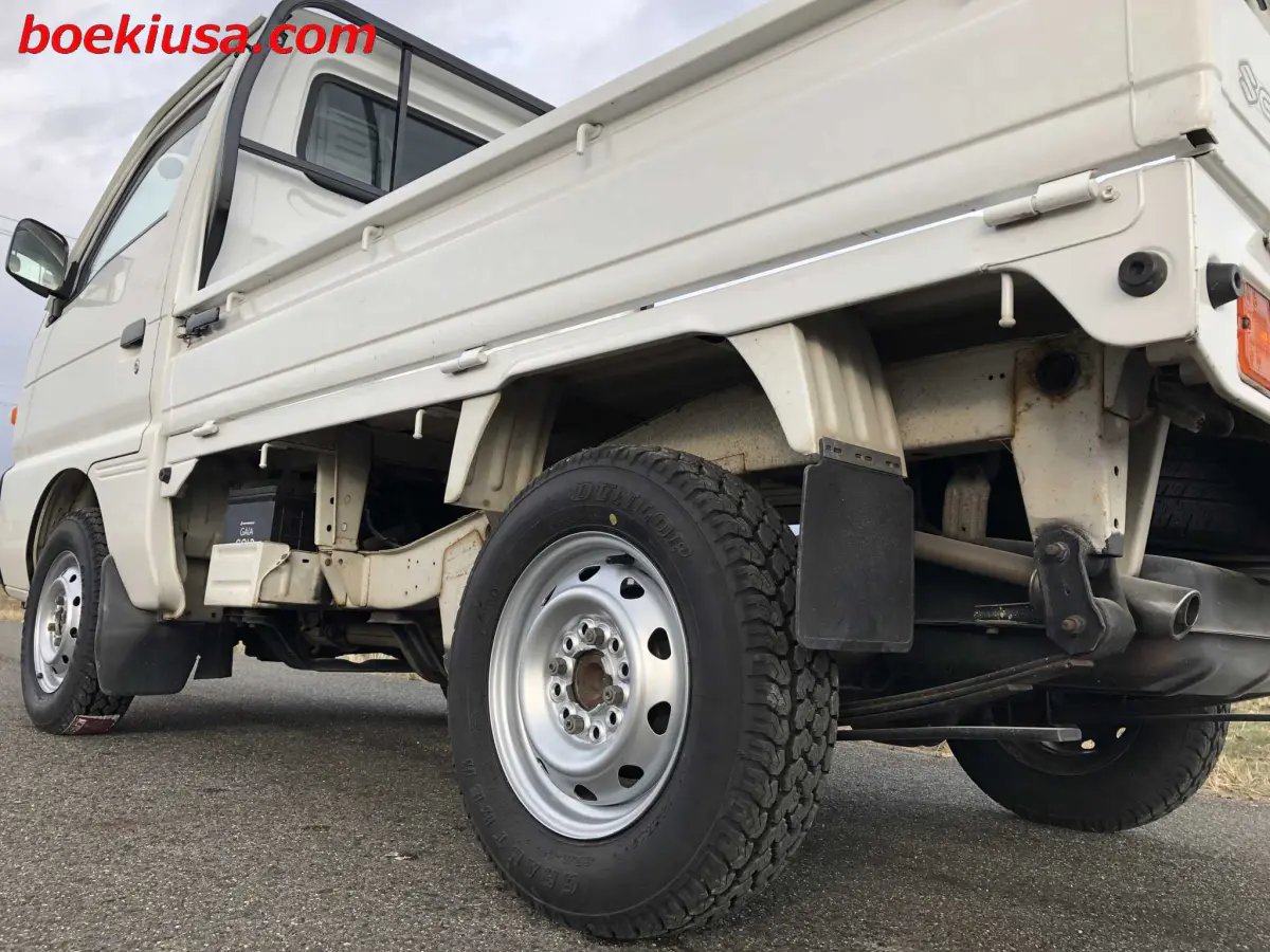 1997 Suzuki Carry 4x4, a white Kei Truck, for sale at Boeki USA in Paterson, NJ (photo 5 of 20)
