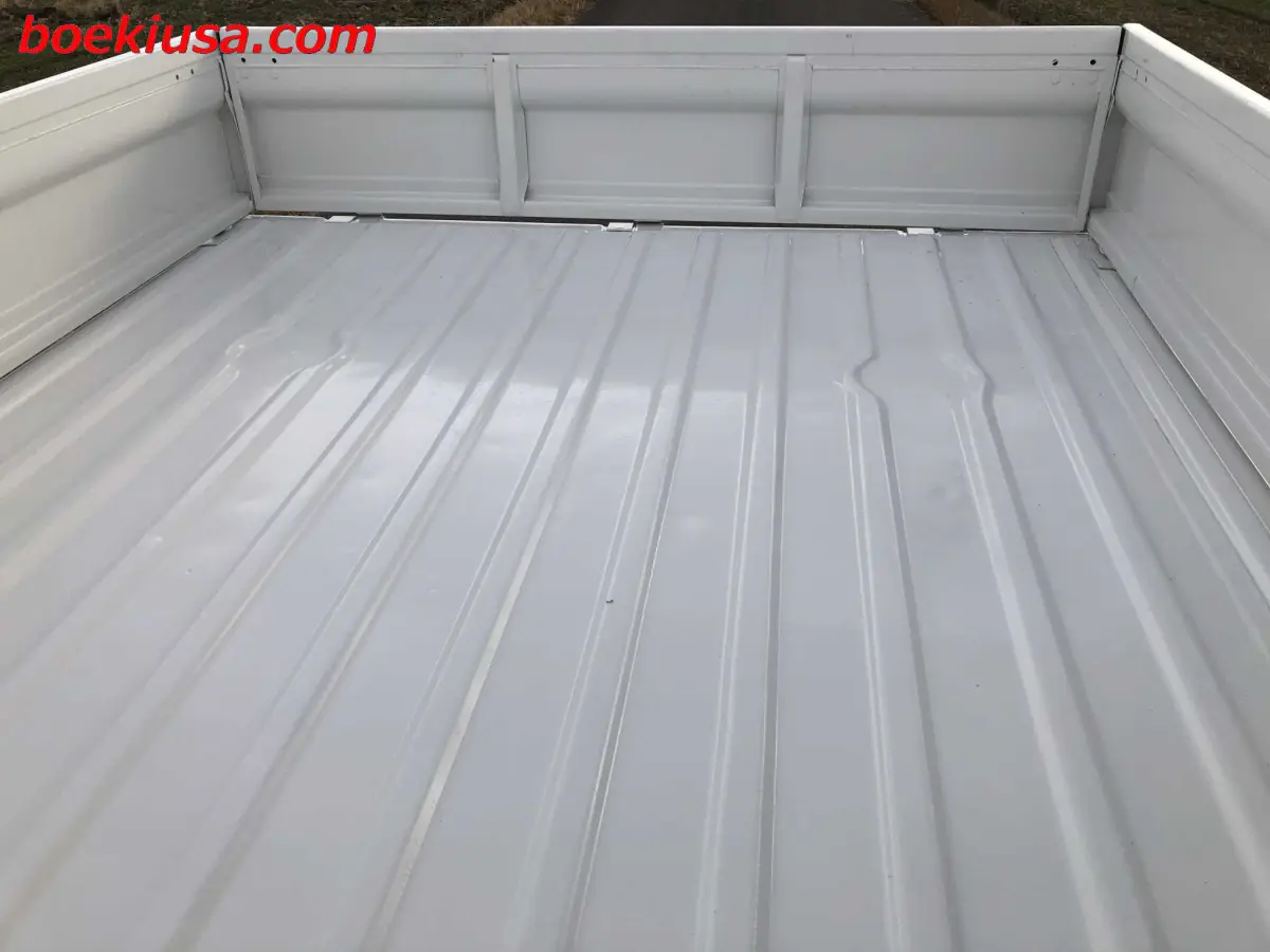 1997 Suzuki Carry 4x4, a white Kei Truck, for sale at Boeki USA in Paterson, NJ (photo 7 of 20)