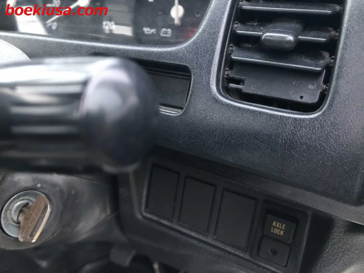 1997 Suzuki Carry 4x4, a white Kei Truck, for sale at Boeki USA in Paterson, NJ (photo 16 of 20)