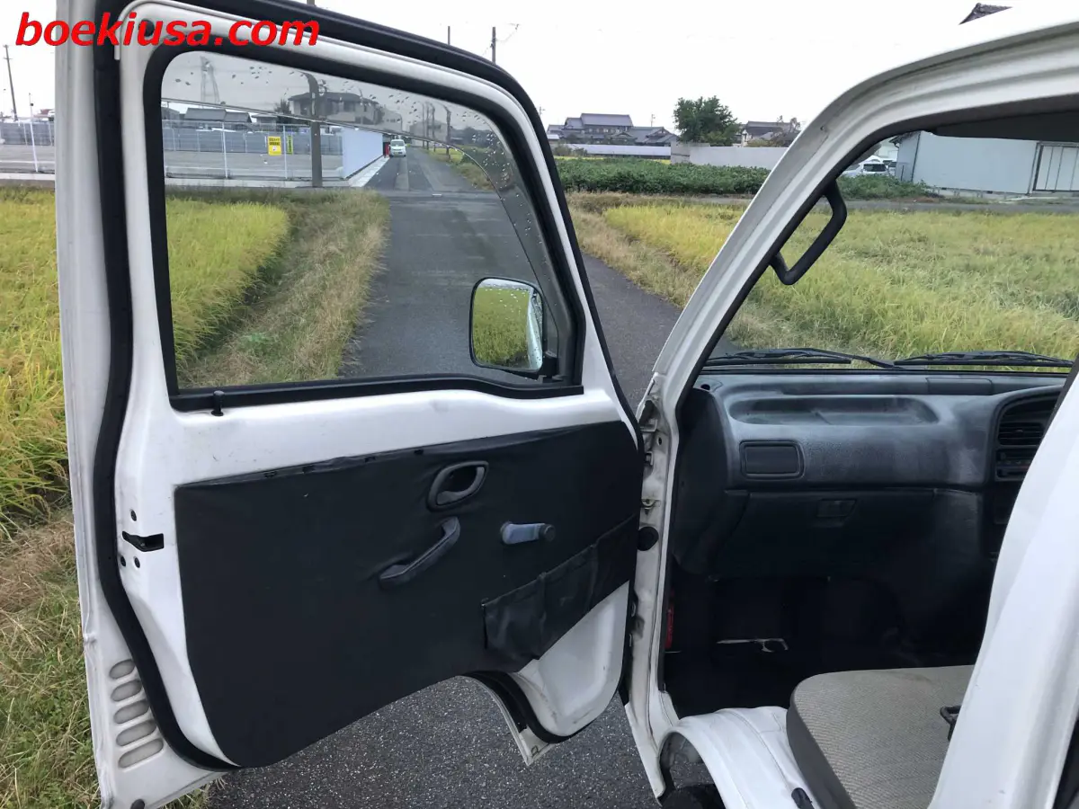 1997 Suzuki Carry 4x4, a white Kei Truck, for sale at Boeki USA in Paterson, NJ (photo 8 of 20)