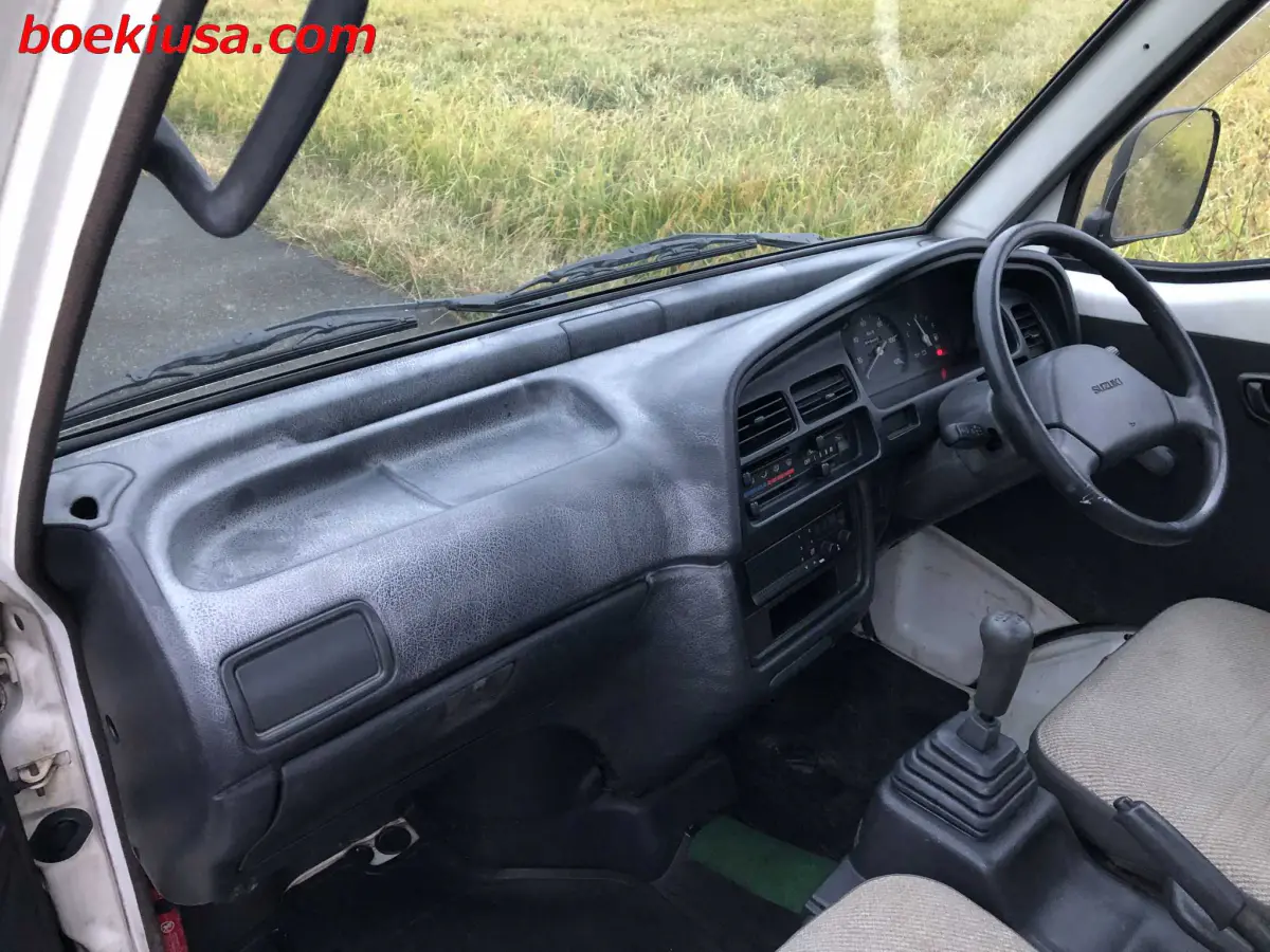 1997 Suzuki Carry 4x4, a white Kei Truck, for sale at Boeki USA in Paterson, NJ (photo 9 of 20)