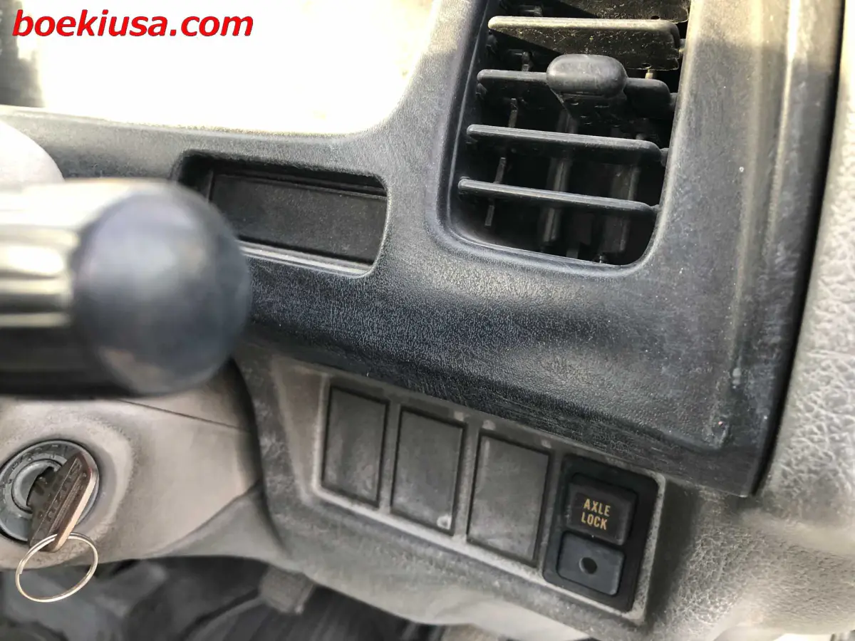 1997 Suzuki Carry 4x4, a white Kei Truck, for sale at Boeki USA in Paterson, NJ (photo 16 of 20)