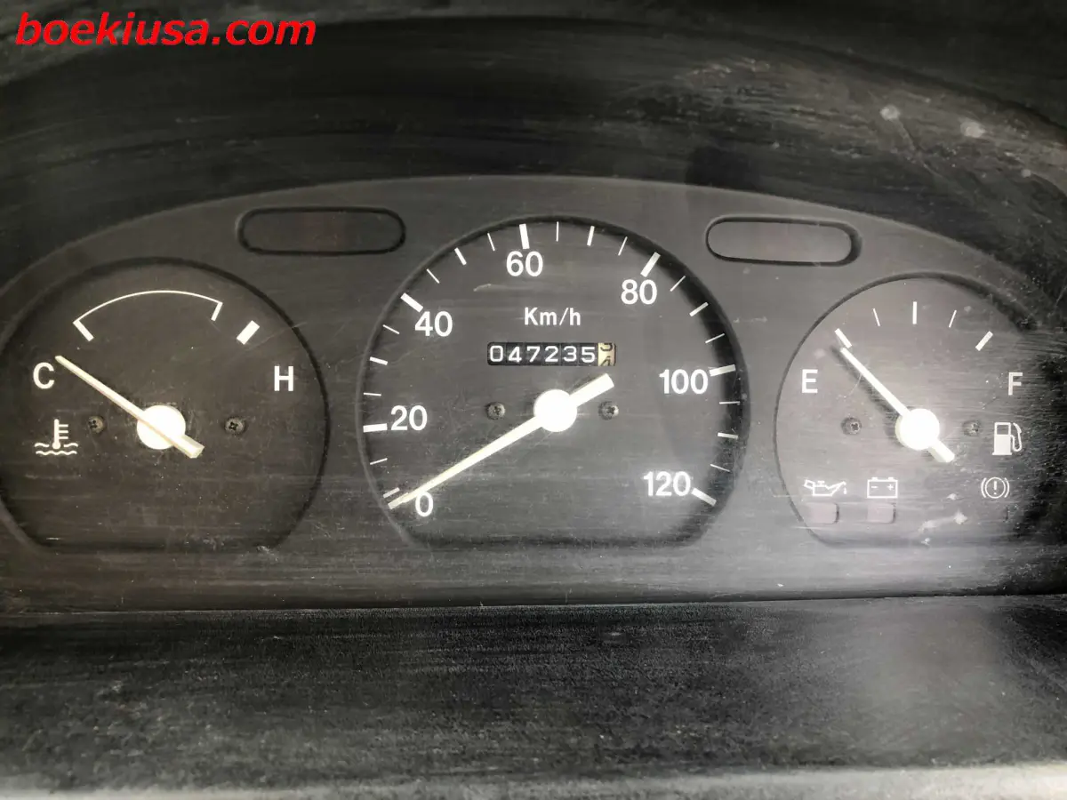 1997 Suzuki Carry 4x4, a white Kei Truck, for sale at Boeki USA in Paterson, NJ (photo 18 of 20)