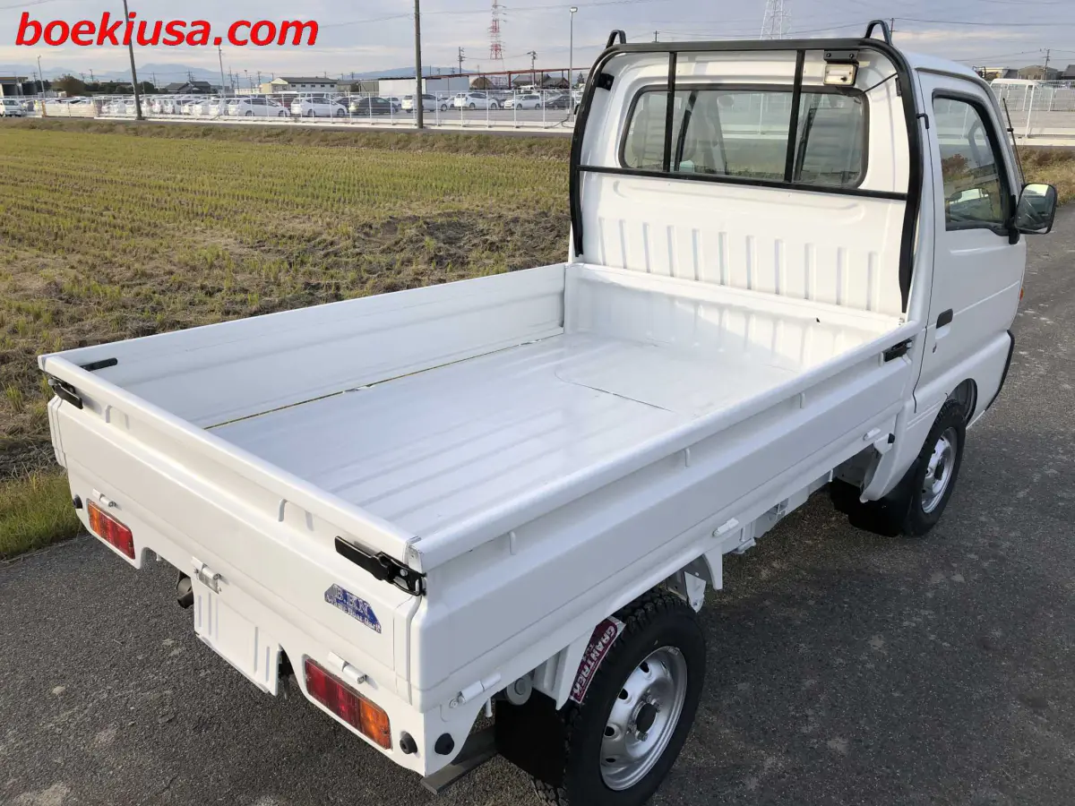 1997 Suzuki Carry 4x4, a white Kei Truck, for sale at Boeki USA in Paterson, NJ (photo 4 of 20)
