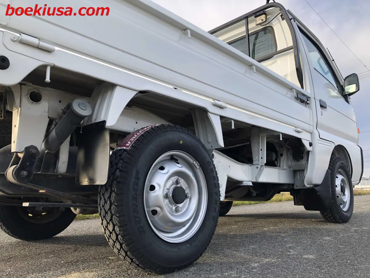 1997 Suzuki Carry 4x4, a white Kei Truck, for sale at Boeki USA in Paterson, NJ (photo 6 of 20)