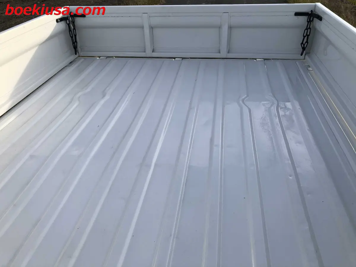 1997 Suzuki Carry 4x4, a white Kei Truck, for sale at Boeki USA in Paterson, NJ (photo 7 of 20)