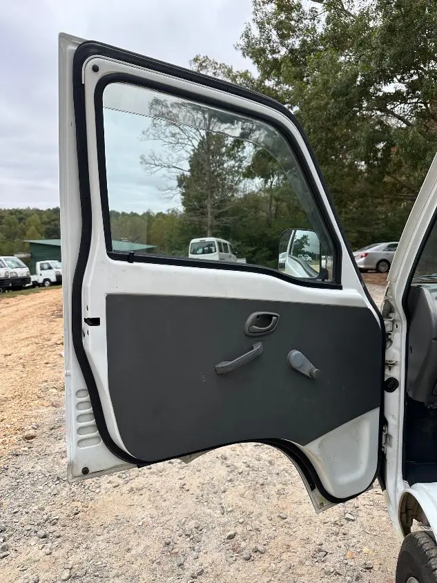 1997 Suzuki Carry Dump 4WD, a white Kei Truck, for sale at Mayberry Mini Trucks in Mount Airy, NC (photo 14 of 20)