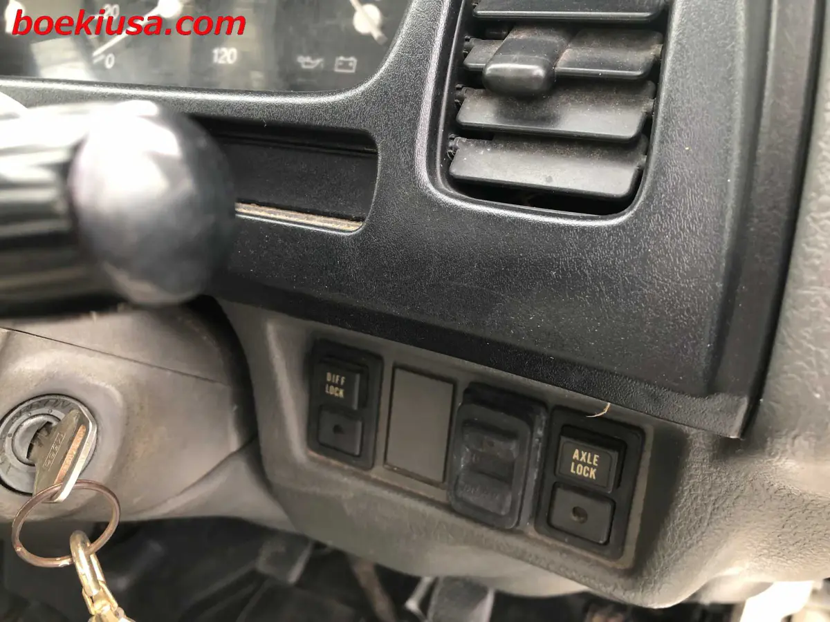 1997 Suzuki Carry Dump 4x4, a white Kei Truck, for sale at Boeki USA in Paterson, NJ (photo 16 of 20)