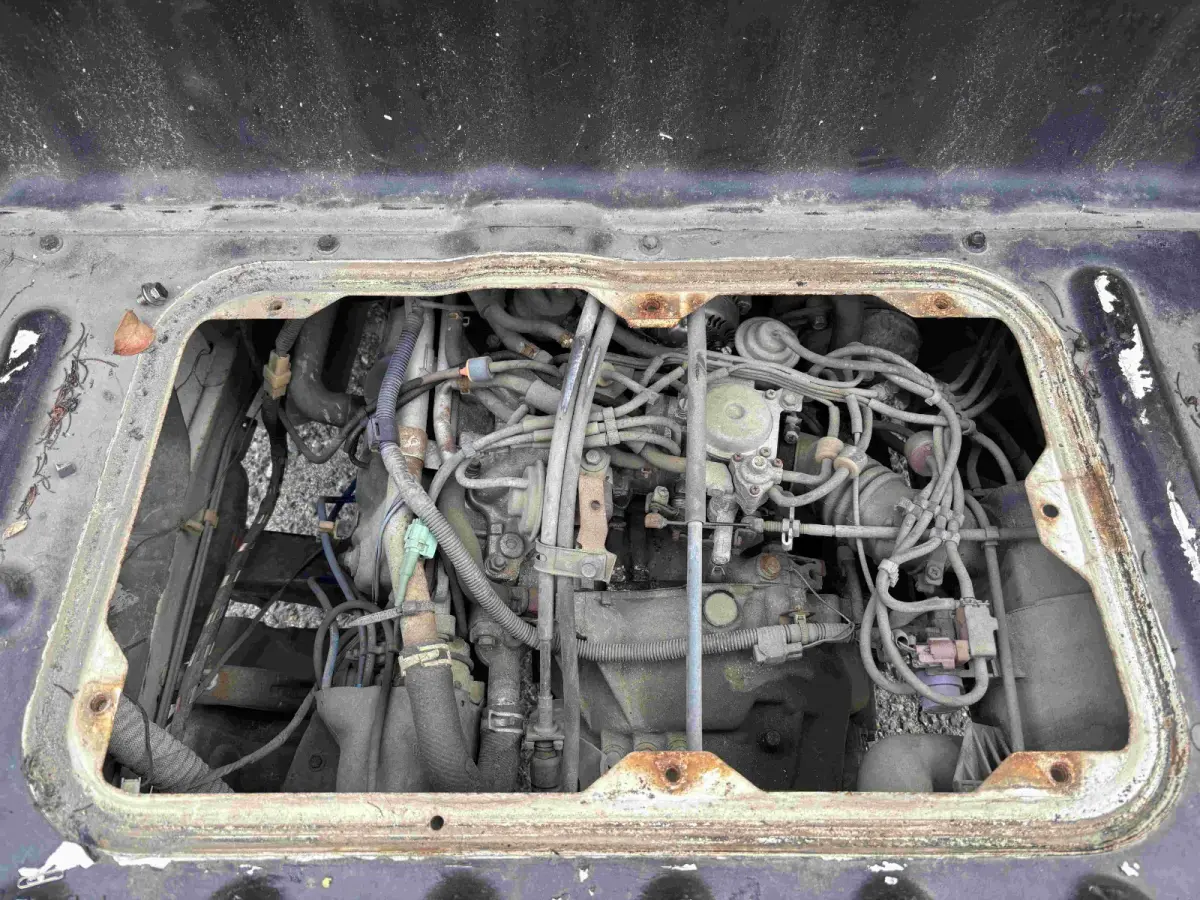 1998 Daihatsu Hijet, 4WD + AC, a Kei Truck, for sale at Sunshine Imports in Austin, TX (photo 11 of 12)