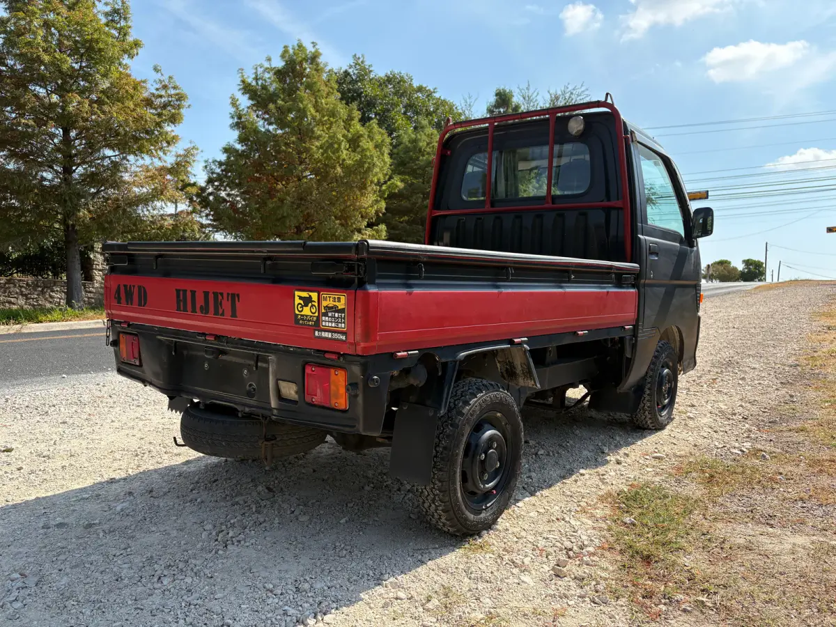 1998 Daihatsu Hijet, 4WD + AC, a Kei Truck, for sale at Sunshine Imports in Austin, TX (photo 4 of 12)