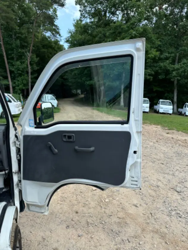1998 Daihatsu Hijet 4WD, a white Kei Truck, for sale at Mayberry Mini Trucks in Mount Airy, NC (photo 6 of 20)