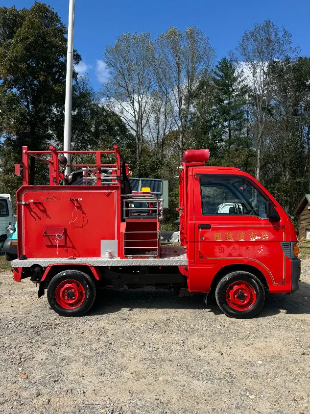 1998 Daihatsu Hijet 4WD, a red Kei Truck, for sale at Mayberry Mini Trucks in Mount Airy, NC (photo 4 of 17)
