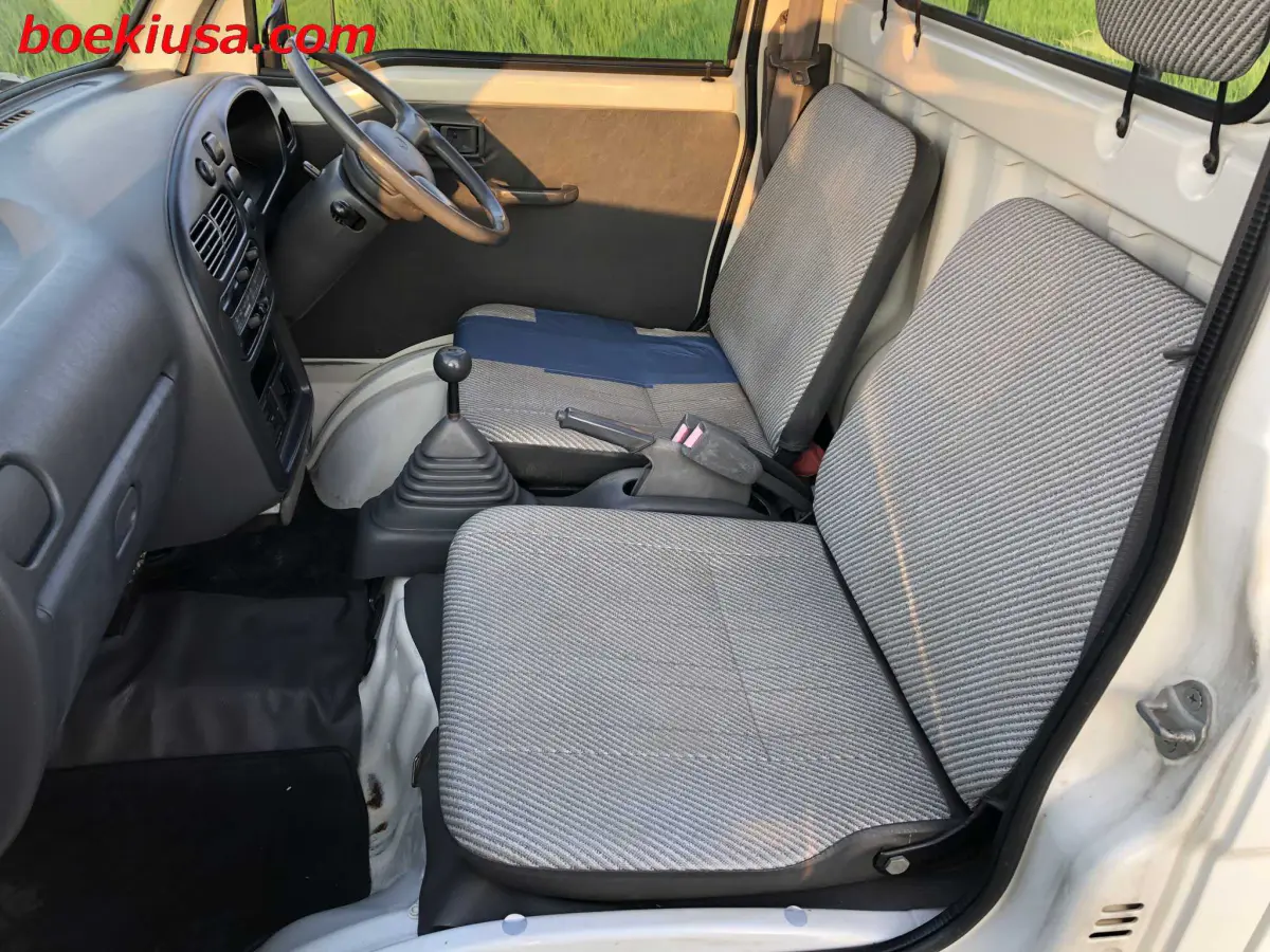 1998 Daihatsu Hijet 4x4, a white Kei Truck, for sale at Boeki USA in Paterson, NJ (photo 10 of 20)