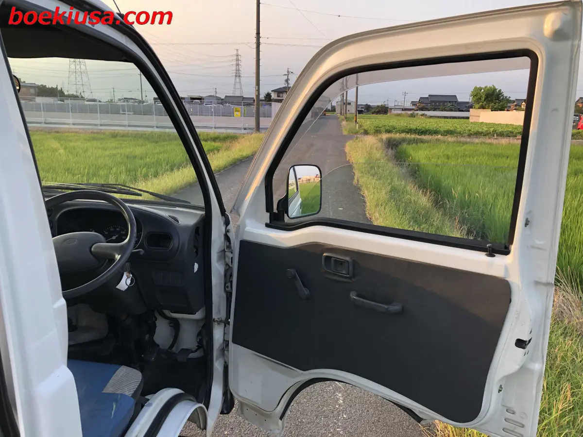 1998 Daihatsu Hijet 4x4, a white Kei Truck, for sale at Boeki USA in Paterson, NJ (photo 12 of 20)
