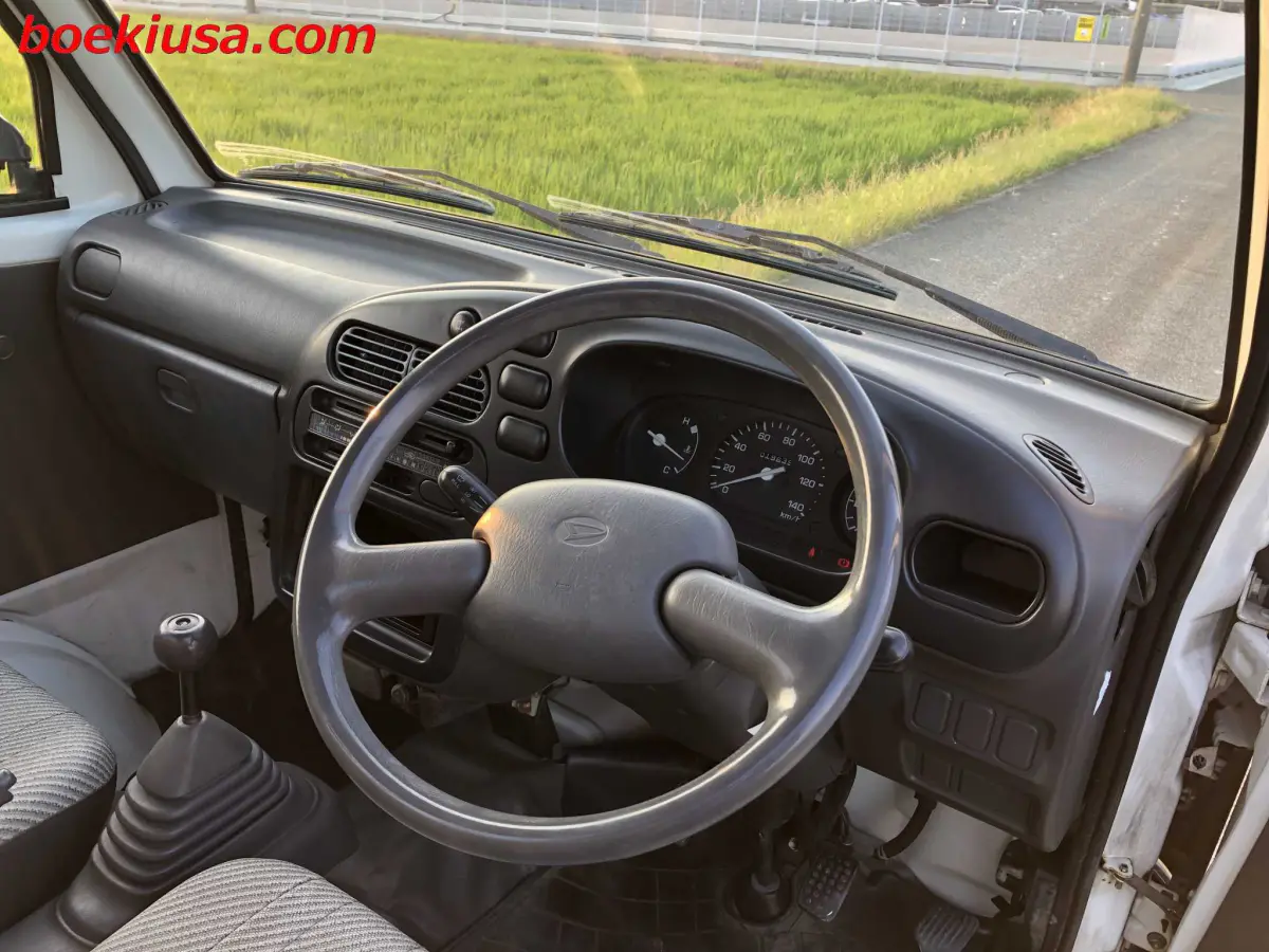 1998 Daihatsu Hijet 4x4, a white Kei Truck, for sale at Boeki USA in Paterson, NJ (photo 13 of 20)