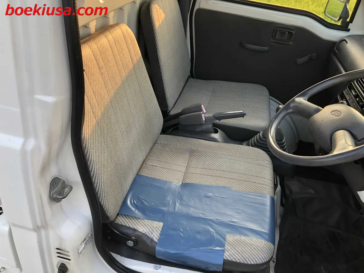 1998 Daihatsu Hijet 4x4, a white Kei Truck, for sale at Boeki USA in Paterson, NJ (photo 14 of 20)