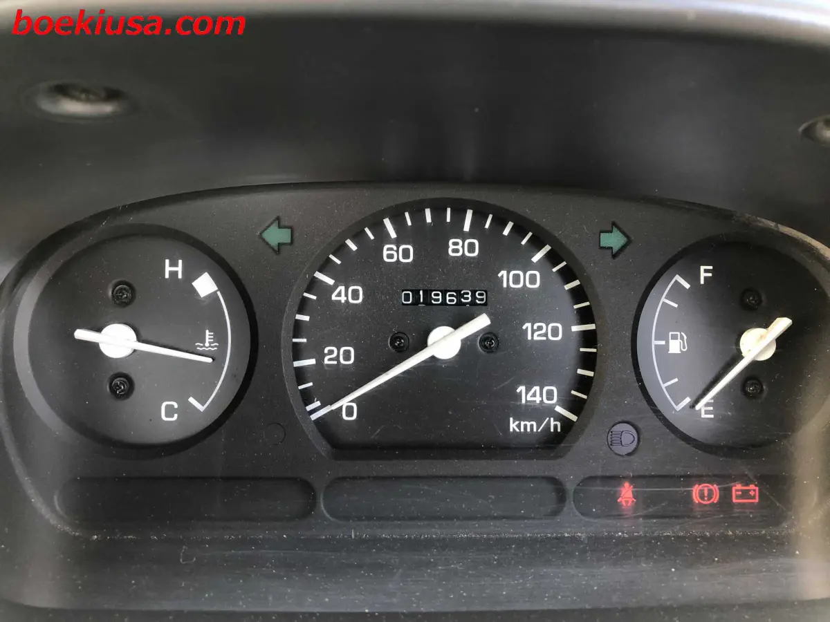 1998 Daihatsu Hijet 4x4, a white Kei Truck, for sale at Boeki USA in Paterson, NJ (photo 18 of 20)