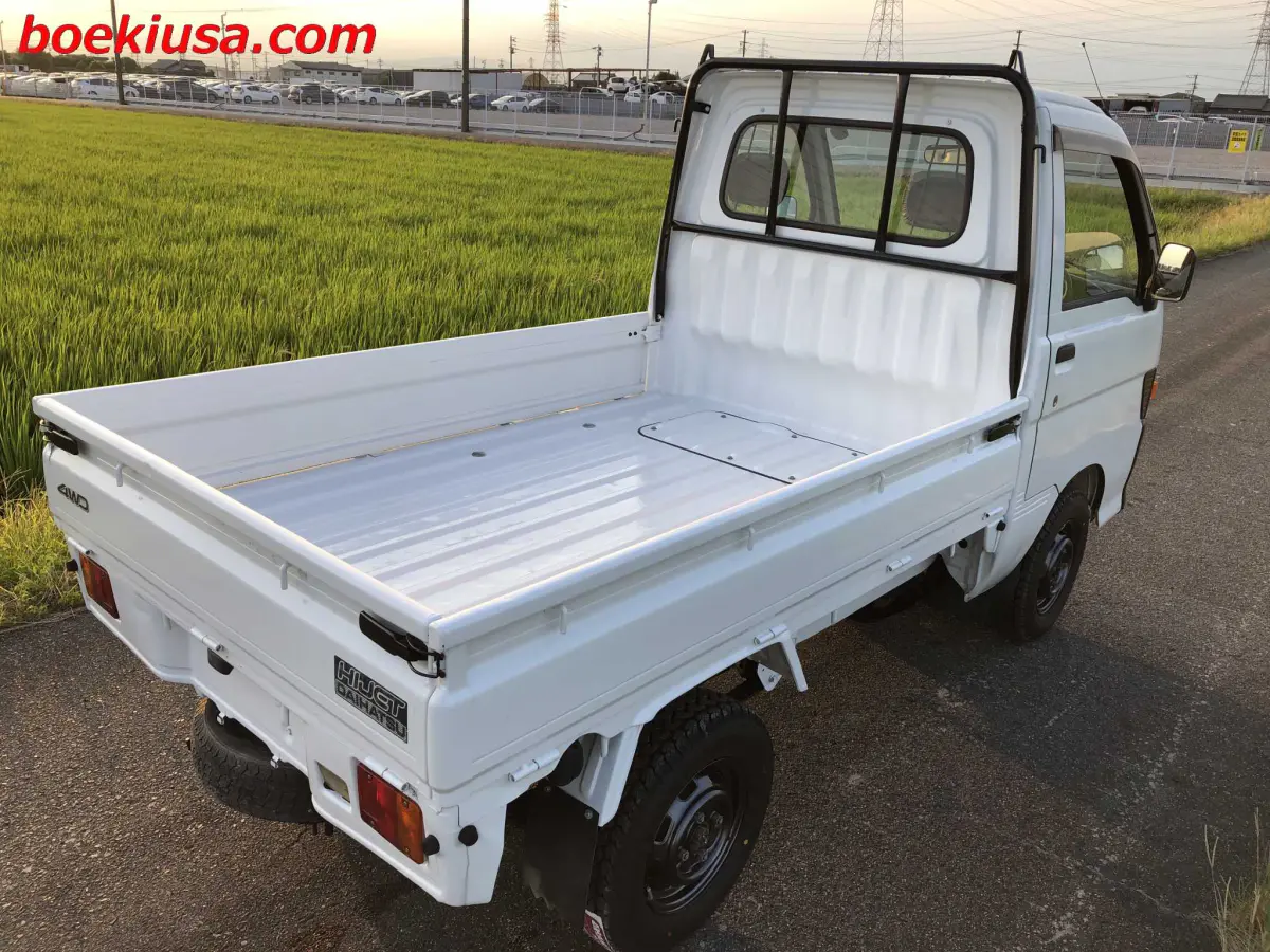 1998 Daihatsu Hijet 4x4, a white Kei Truck, for sale at Boeki USA in Paterson, NJ (photo 4 of 20)