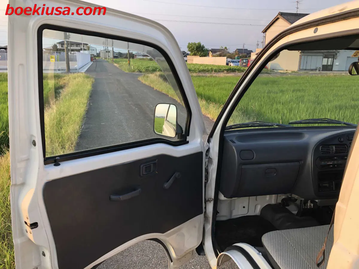 1998 Daihatsu Hijet 4x4, a white Kei Truck, for sale at Boeki USA in Paterson, NJ (photo 8 of 20)
