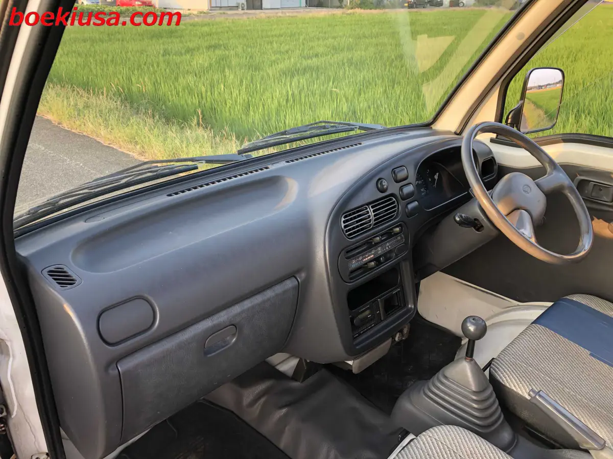 1998 Daihatsu Hijet 4x4, a white Kei Truck, for sale at Boeki USA in Paterson, NJ (photo 9 of 20)