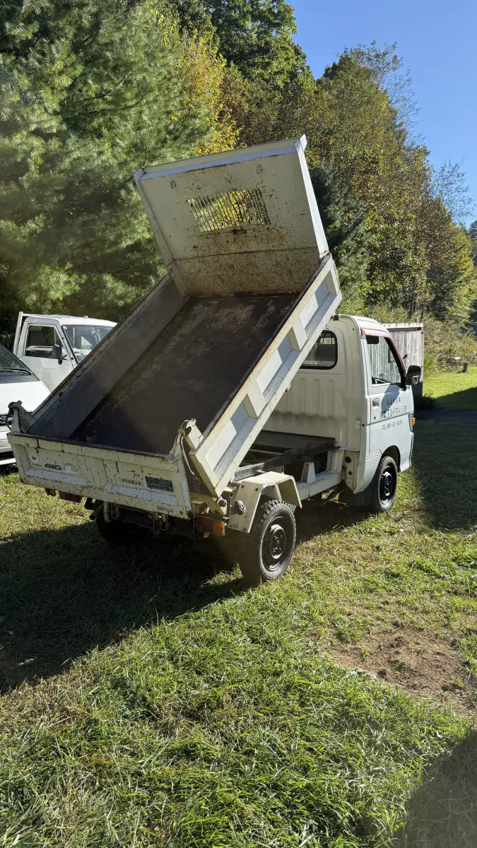 1998 Daihatsu Hijet Dump, a Kei Truck, for sale at Mars Mini Trucks in Mars Hill, NC (photo 6 of 9)