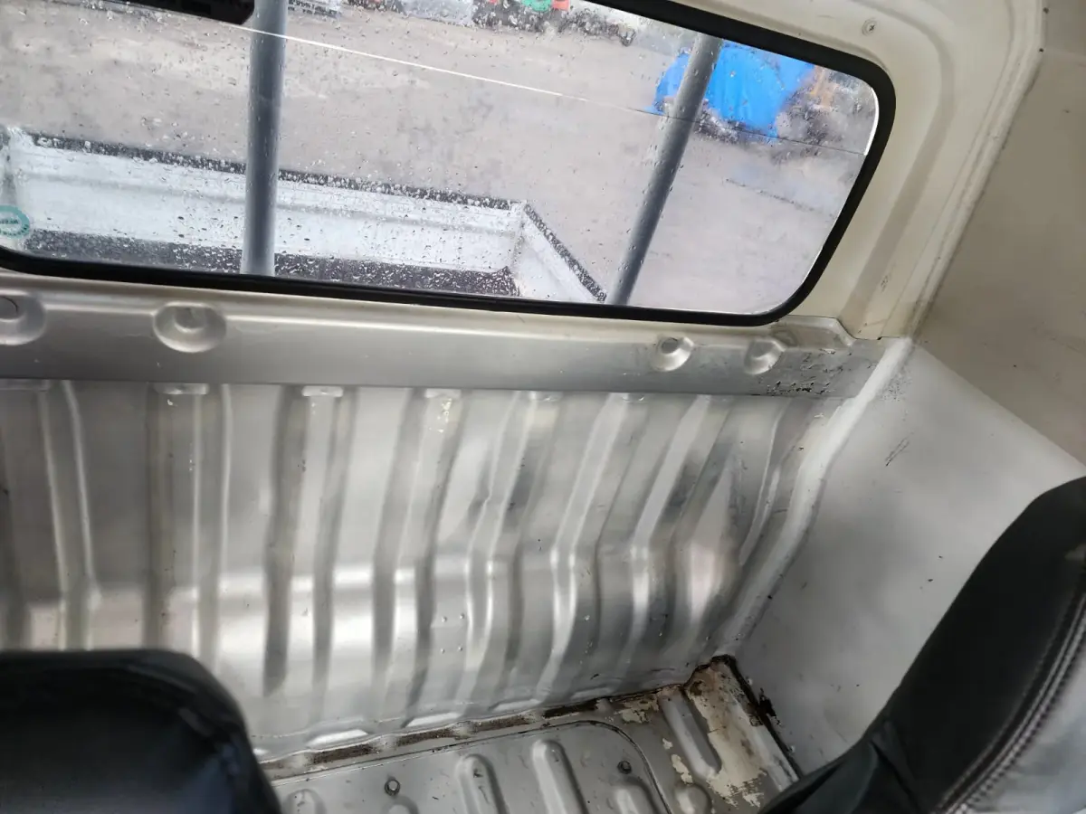 1998 Daihatsu Hijet Jumbo 4x4, a white Kei Truck, for sale at Skyline Kei Trucks in Houston, TX (photo 15 of 16)