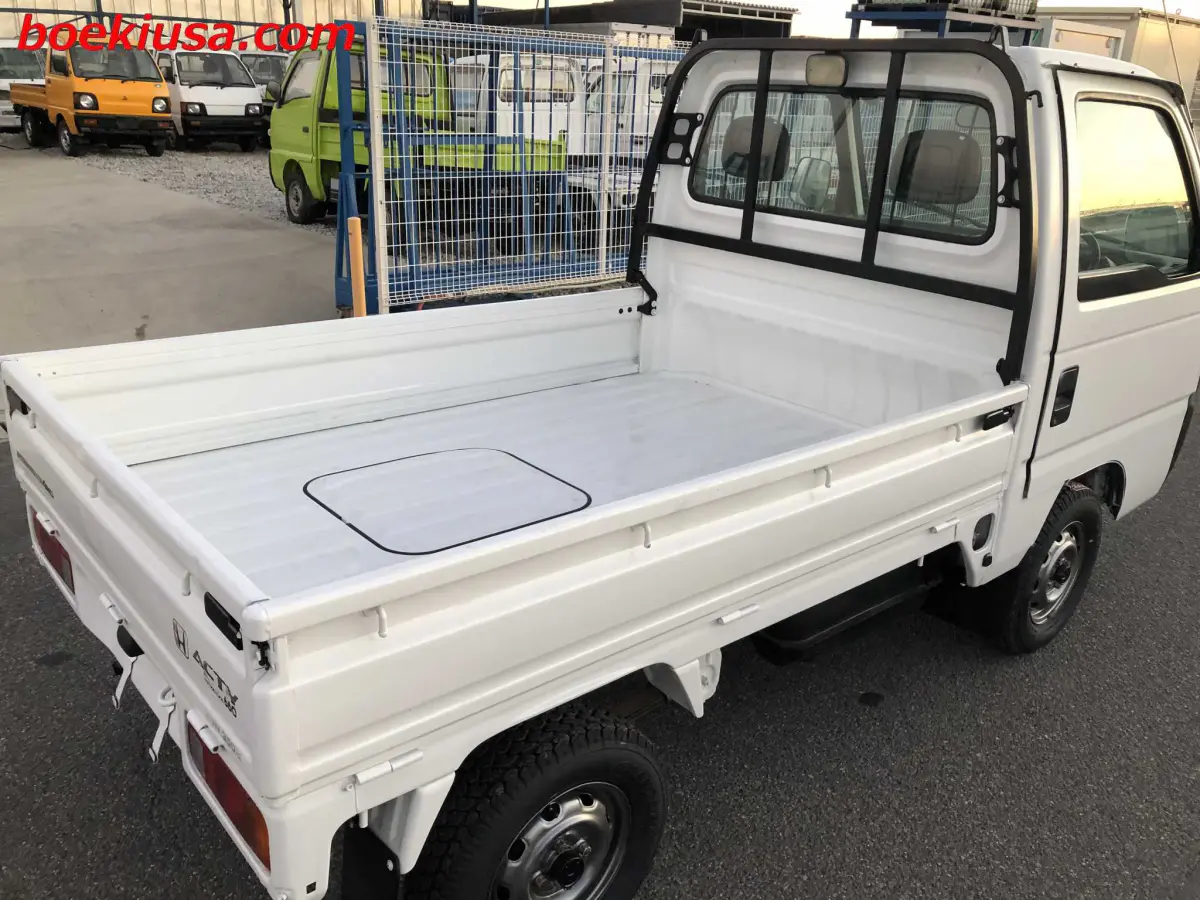 1998 Honda Acty 4x4, a white Kei Truck, for sale at Boeki USA in Paterson, NJ (photo 4 of 20)