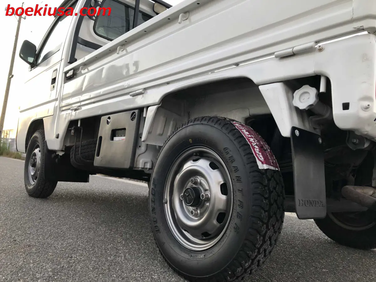 1998 Honda Acty 4x4, a white Kei Truck, for sale at Boeki USA in Paterson, NJ (photo 5 of 20)