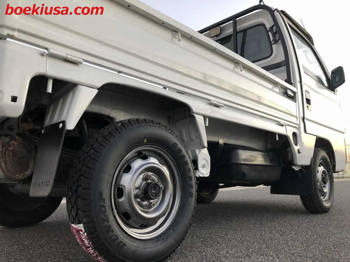 1998 Honda Acty 4x4, a white Kei Truck, for sale at Boeki USA in Paterson, NJ (photo 6 of 20)