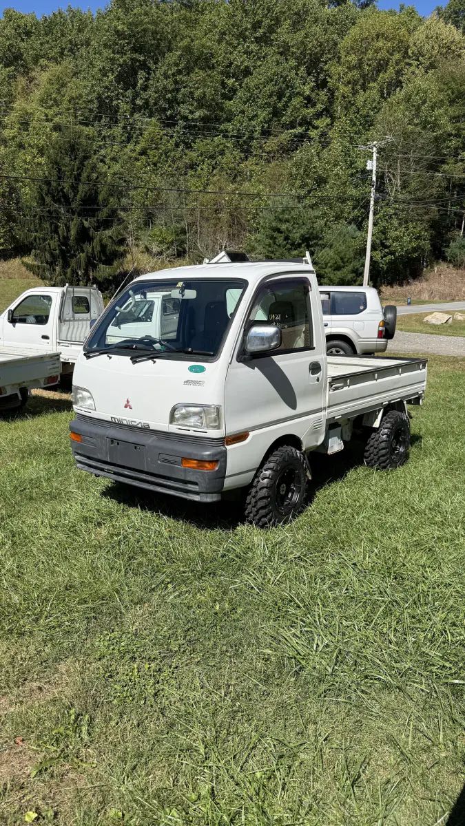 1998 Mitsubishi Minicab 4x4, a Kei Truck, for sale at Mars Mini Trucks in Mars Hill, NC (photo 2 of 13)
